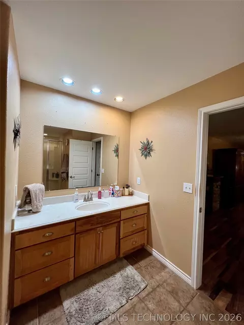 Bath - 5377 Mcduffee Rd, Kingston, OK 73439 photo 4 of 5