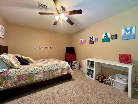 Bedroom - 5377 Mcduffee Rd, Kingston, OK 73439 photo 4 of 9
