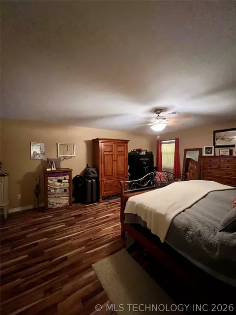 Bedroom - 5377 Mcduffee Rd, Kingston, OK 73439 photo 3 of 9