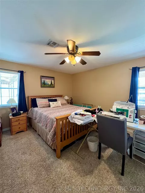 Bedroom - 5377 Mcduffee Rd, Kingston, OK 73439 photo 6 of 9