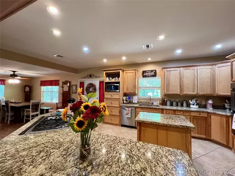 Kitchen - 5377 Mcduffee Rd, Kingston, OK 73439 photo 1 of 6