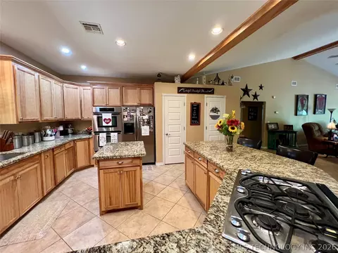 Kitchen - 5377 Mcduffee Rd, Kingston, OK 73439 photo 3 of 6