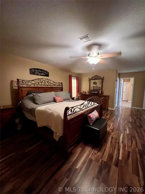 Bedroom - 5377 Mcduffee Rd, Kingston, OK 73439 photo 2 of 9