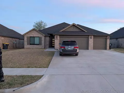 744 E 139th Pl, Glenpool, OK 74033