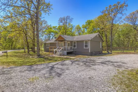 922 Covey Ln, Locust Grove, OK 74352