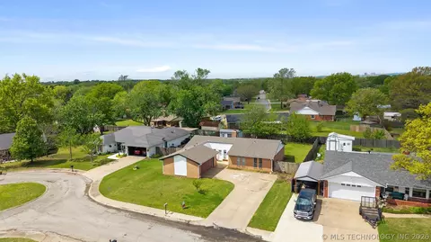 517 Baylor Ct, Bartlesville, OK 74006