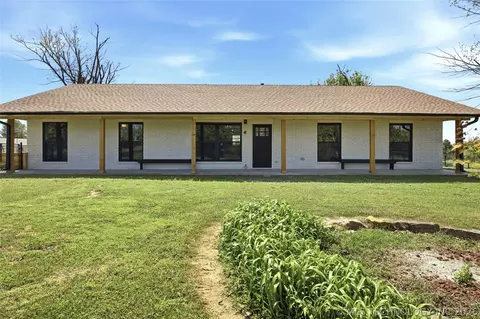 22112 W Coyote Trl S, Sand Springs, OK 74063