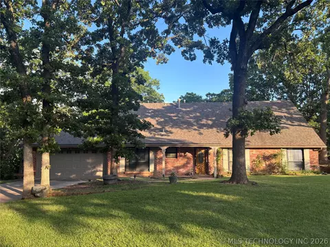 2920 Ridge Ct, Bartlesville, OK 74006