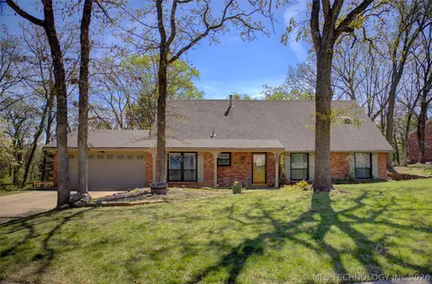 2920 Ridge Ct, Bartlesville, OK 74006