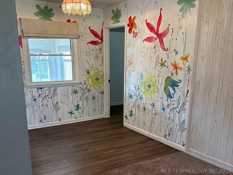 Dining - 1013 E 10th St, Cushing, OK 74023 photo 1 of 1