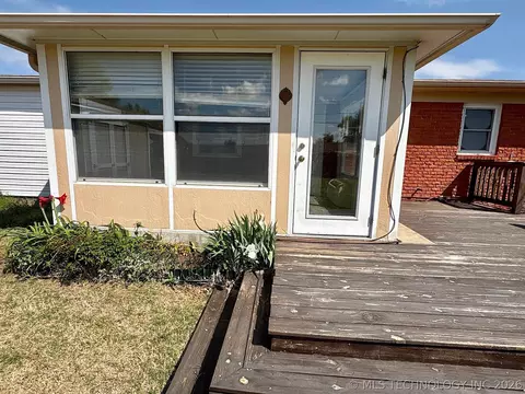 Exterior - 1013 E 10th St, Cushing, OK 74023 photo 11 of 18