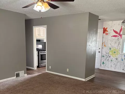 Living - 1013 E 10th St, Cushing, OK 74023 photo 4 of 4