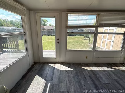 Exterior - 1013 E 10th St, Cushing, OK 74023 photo 13 of 18