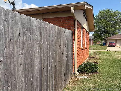 Exterior - 1013 E 10th St, Cushing, OK 74023 photo 16 of 18