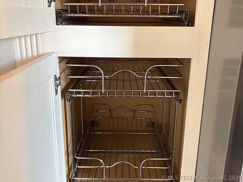 Kitchen - 1013 E 10th St, Cushing, OK 74023 photo 10 of 10