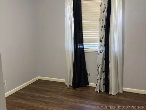 Bedroom - 1013 E 10th St, Cushing, OK 74023 photo 1 of 10
