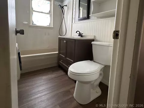 Bath - 1013 E 10th St, Cushing, OK 74023 photo 6 of 6