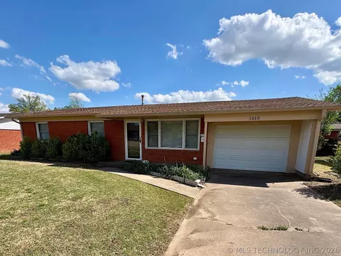 1013 E 10th St, Cushing, OK 74023