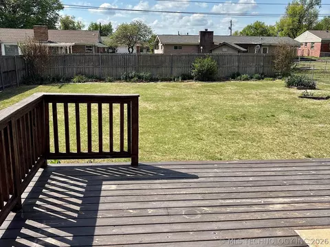 Exterior - 1013 E 10th St, Cushing, OK 74023 photo 10 of 18
