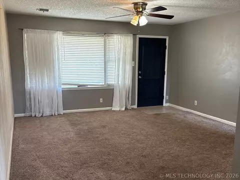 Living - 1013 E 10th St, Cushing, OK 74023 photo 1 of 4