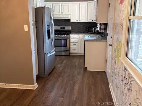 Kitchen - 1013 E 10th St, Cushing, OK 74023 photo 1 of 10