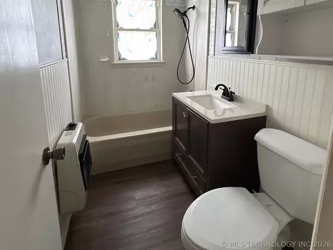 Bath - 1013 E 10th St, Cushing, OK 74023 photo 1 of 6
