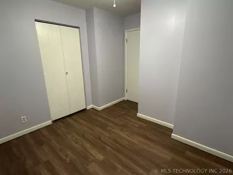 Bedroom - 1013 E 10th St, Cushing, OK 74023 photo 3 of 10