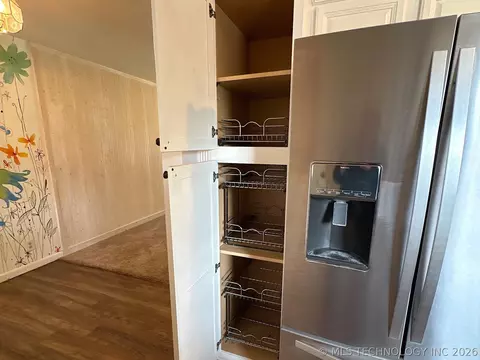 Kitchen - 1013 E 10th St, Cushing, OK 74023 photo 9 of 10