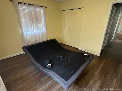 Bedroom - 1013 E 10th St, Cushing, OK 74023 photo 6 of 10