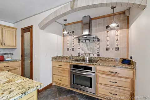Kitchen - 111480 S 4180 Rd, Checotah, OK 74426 photo 2 of 4