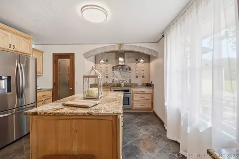 Kitchen - 111480 S 4180 Rd, Checotah, OK 74426 photo 3 of 4