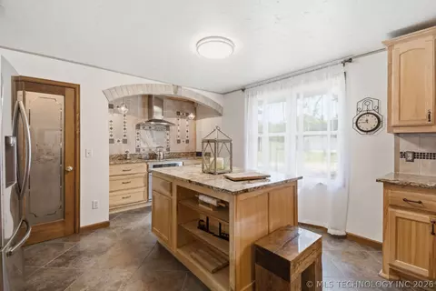 Kitchen - 111480 S 4180 Rd, Checotah, OK 74426 photo 1 of 4