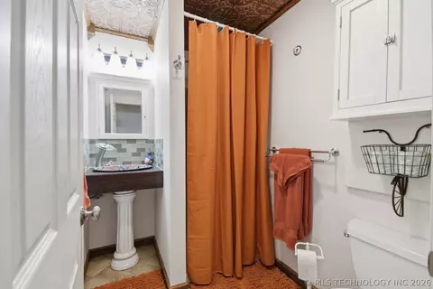 Bath - 111480 S 4180 Rd, Checotah, OK 74426 photo 3 of 3