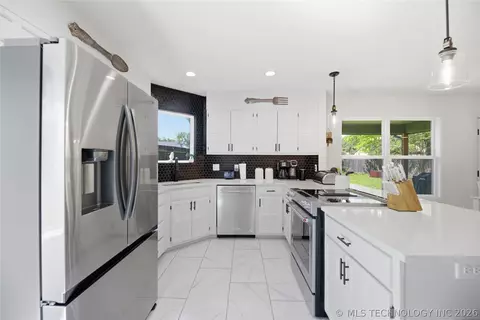 Kitchen - 7703 E 89th Pl S, Tulsa, OK 74133 photo 1 of 3