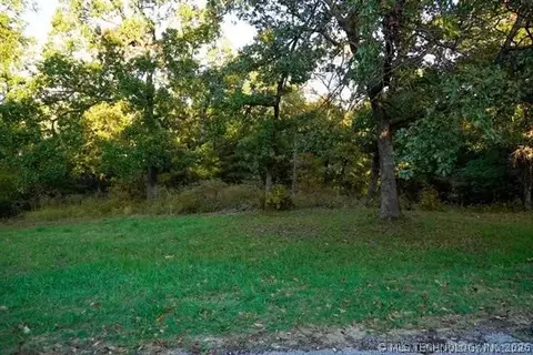 S 14th Avenue, Jenks, OK 74037