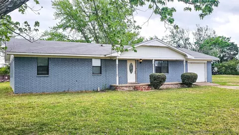 608 SE 10th St, Stigler, OK 74462