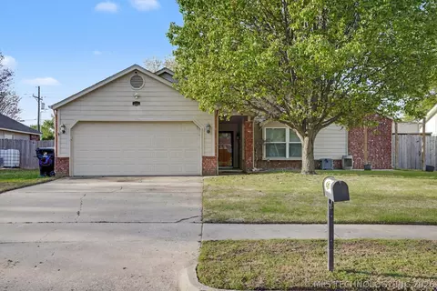 1305 Ew Durham St, Broken Arrow, OK 74011