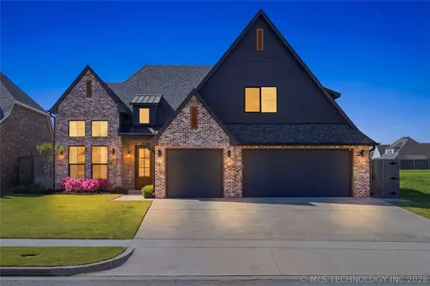 612 E 126th St, Jenks, OK 74037
