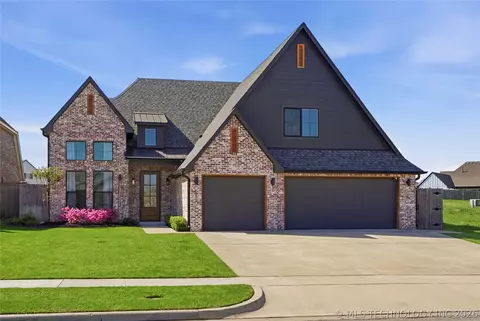 612 E 126th St, Jenks, OK 74037