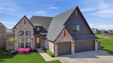 612 E 126th St, Jenks, OK 74037