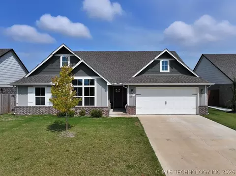 23073 E 106th St S, Broken Arrow, OK 74011
