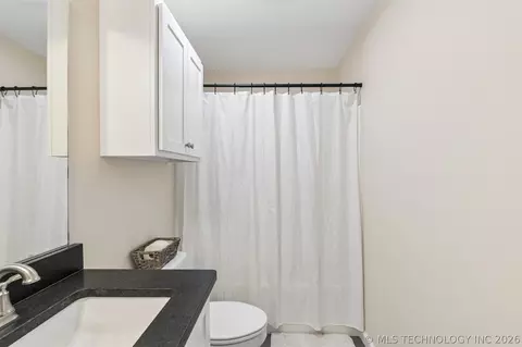 Bath - 1019 N Central Ave, Cushing, OK 74023 photo 2 of 4