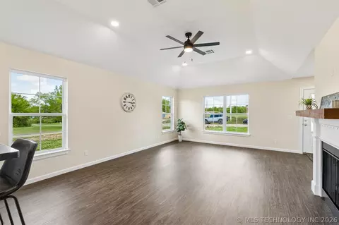 Living - 1019 N Central Ave, Cushing, OK 74023 photo 1 of 4