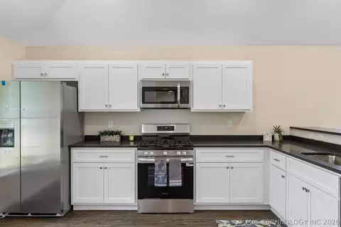Kitchen - 1019 N Central Ave, Cushing, OK 74023 photo 4 of 5