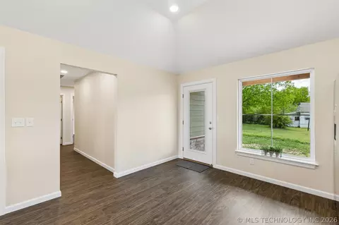 Entry Way - 1019 N Central Ave, Cushing, OK 74023 photo 1 of 1