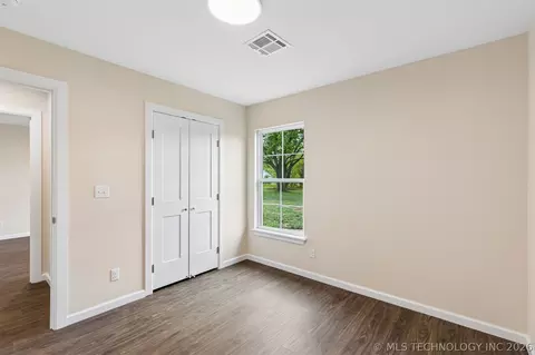 Bedroom - 1019 N Central Ave, Cushing, OK 74023 photo 7 of 8