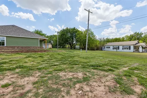 Exterior - 1019 N Central Ave, Cushing, OK 74023 photo 5 of 6