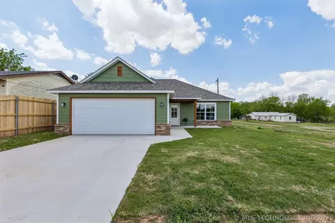 Exterior - 1019 N Central Ave, Cushing, OK 74023 photo 3 of 6