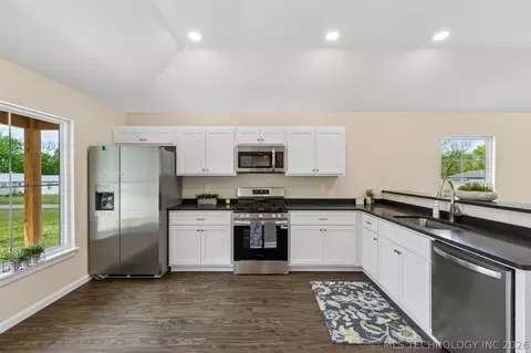 Kitchen - 1019 N Central Ave, Cushing, OK 74023 photo 1 of 5
