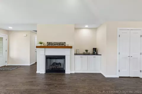 Living - 1019 N Central Ave, Cushing, OK 74023 photo 4 of 4